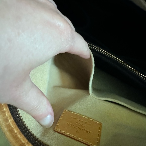 Authentic (without papers) LV. Worn in, but in good condition - Picture 2 of 8